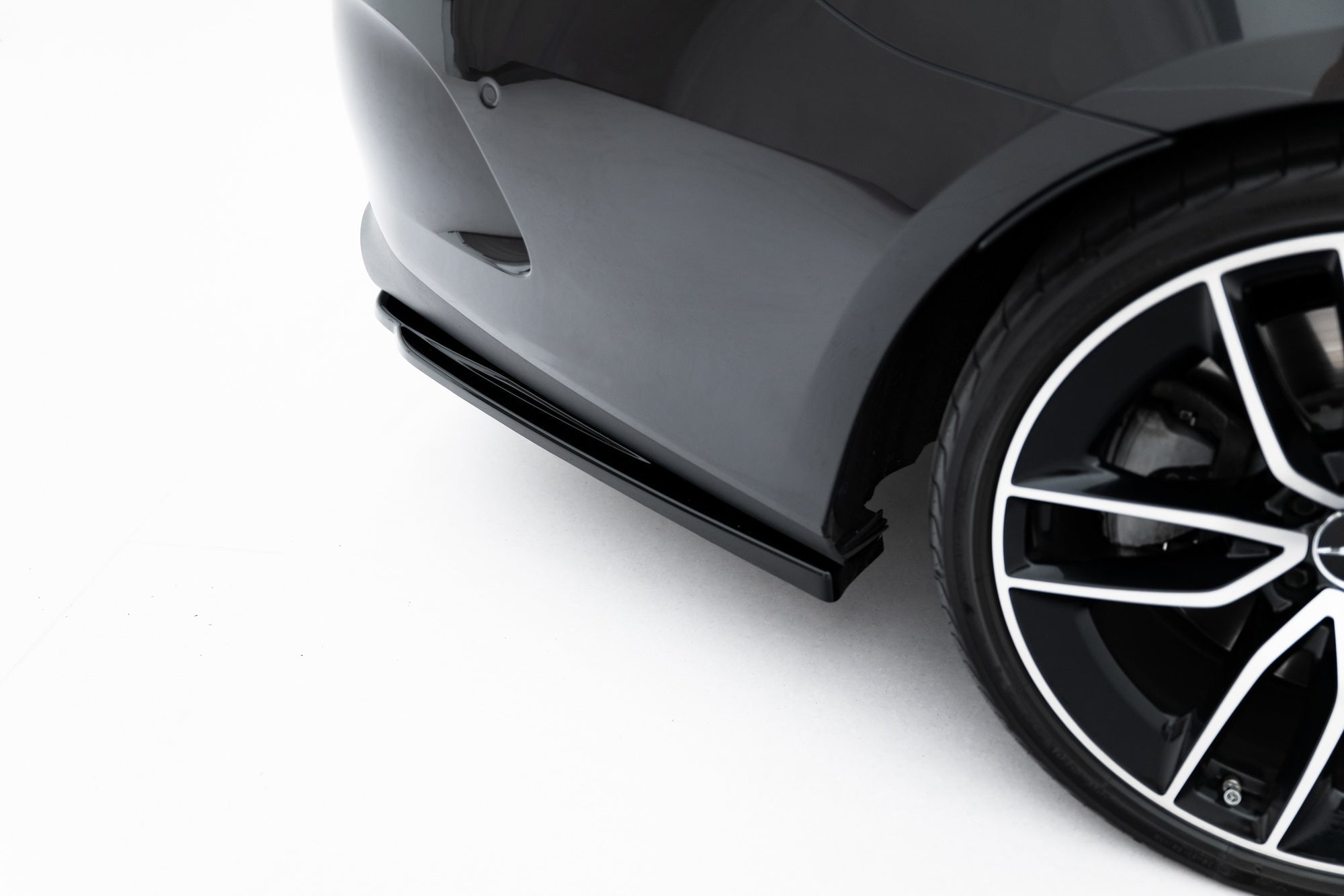 Splitter trasero Mercedes-AMG CLS 53 C257 (con barras verticales)