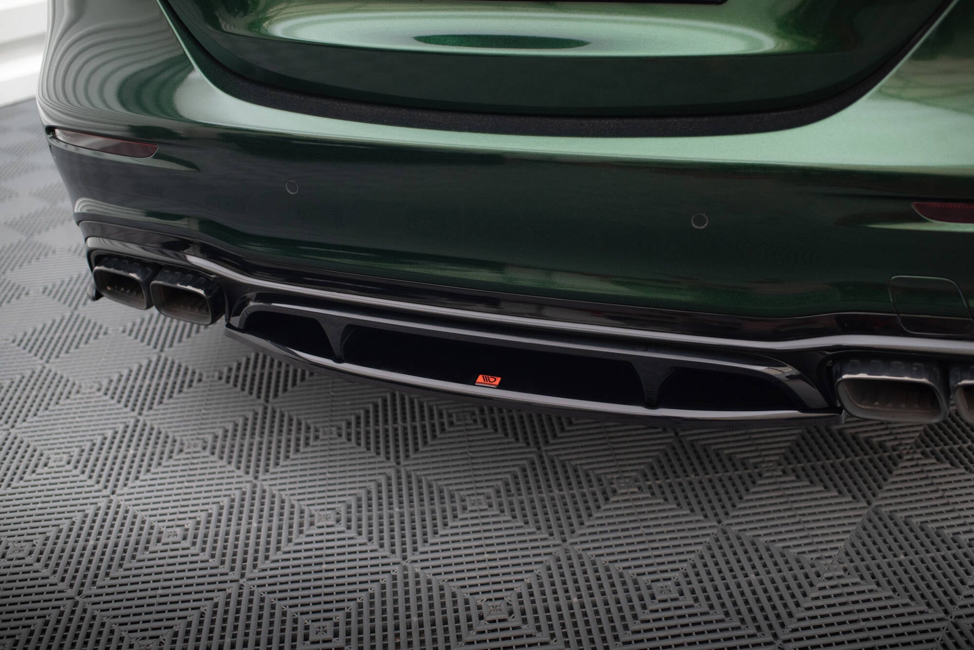 Splitter trasero Mercedes-AMG E63 W213 Facelift (con barras verticales)