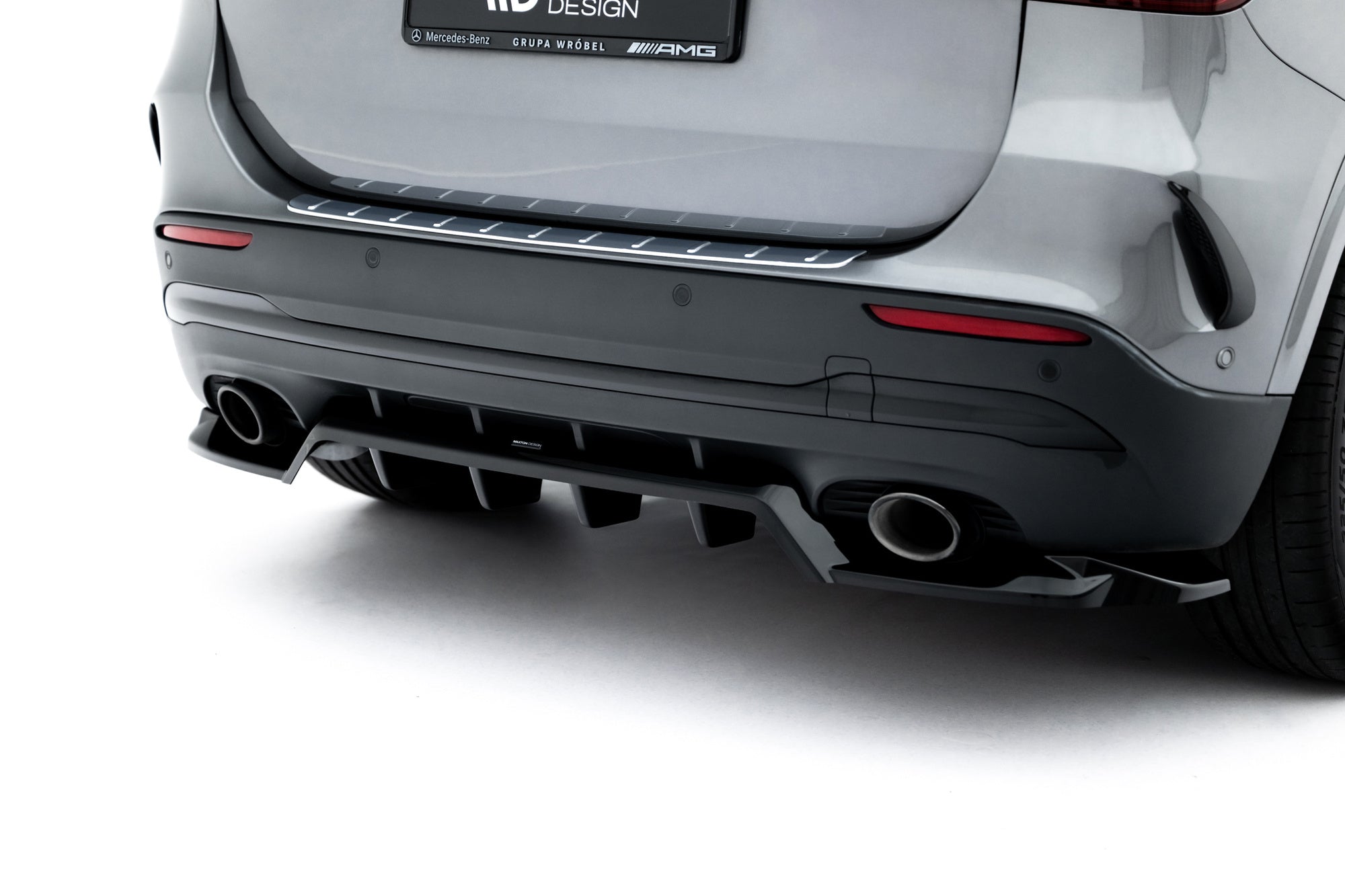 Splitter trasero Mercedes-AMG GLA 35 H247 Facelift (con barras verticales)