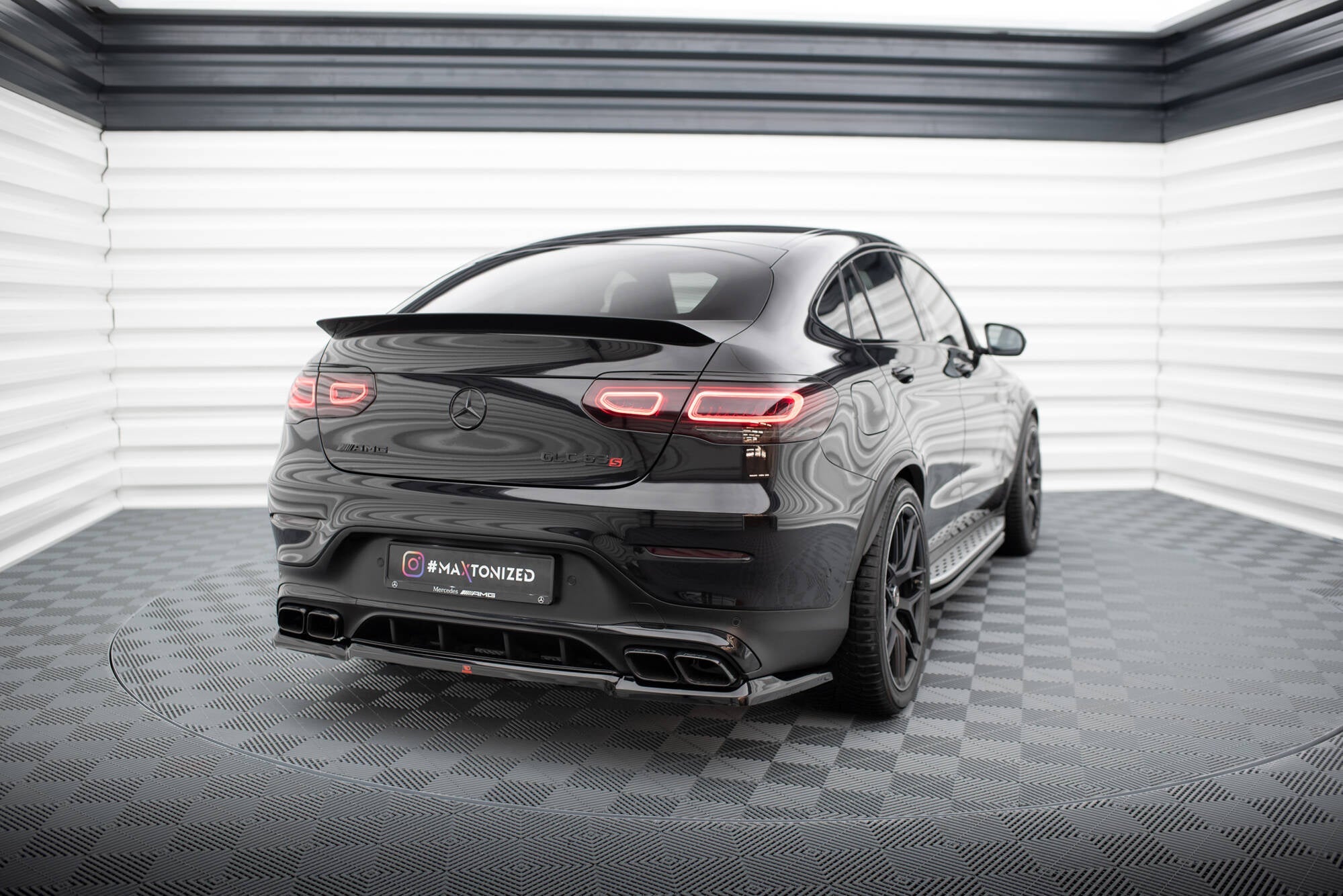 Splitter trasero Mercedes-AMG GLC 63 Coupé C253 Facelift (con barras verticales)