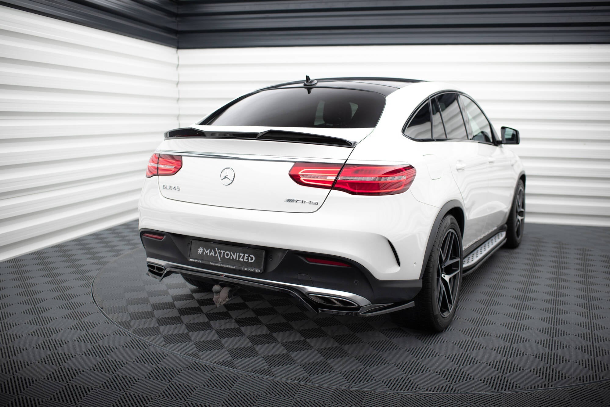 Splitter trasero Mercedes-AMG GLE 43 Coupé C292 (con barras verticales)