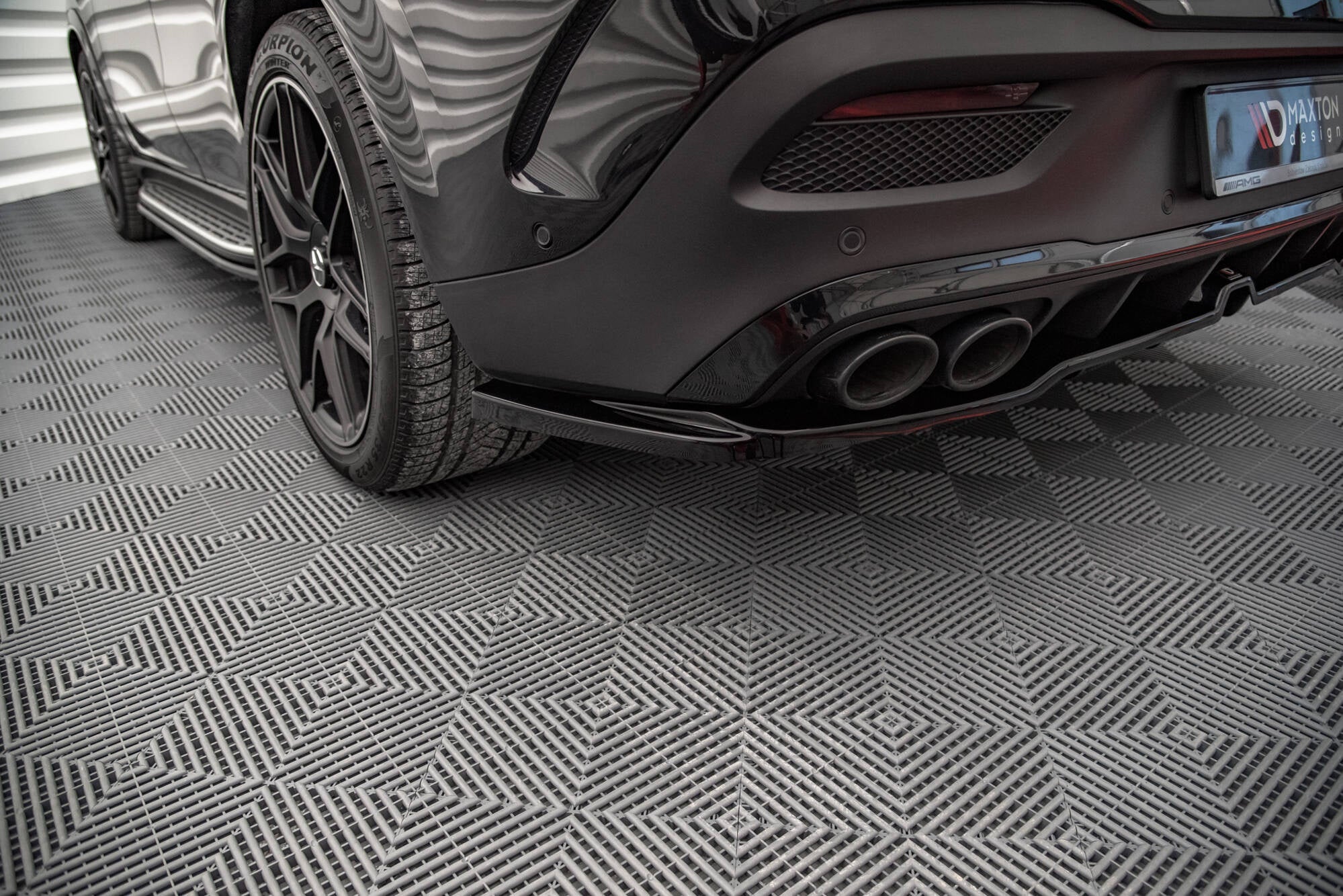 Splitter trasero Mercedes-AMG GLE 53 Coupé C167 Facelift (con barras verticales)