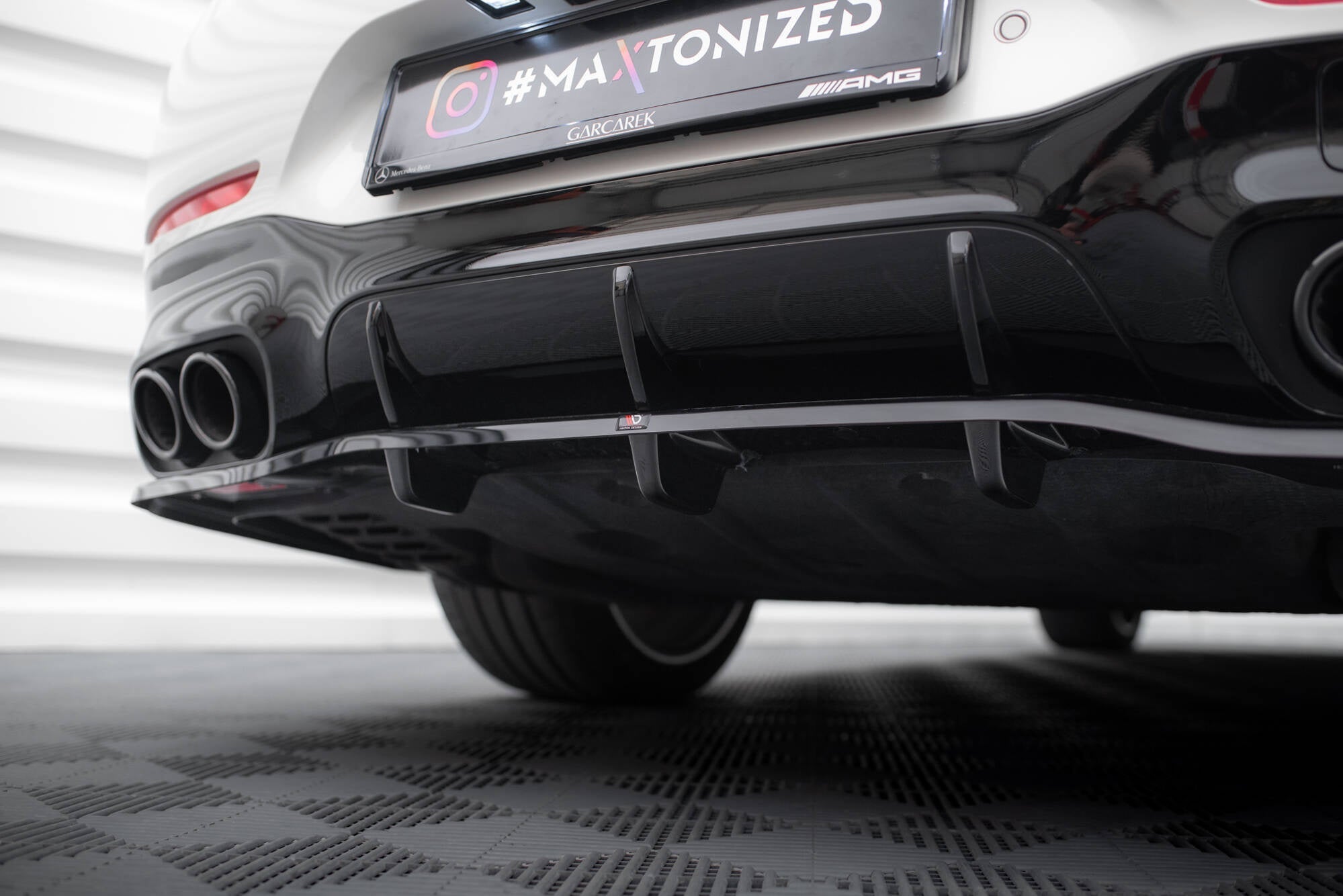 Splitter trasero Mercedes-AMG GT 43 4-Door Coupé V8 Styling Package X290 (con barras verticales)