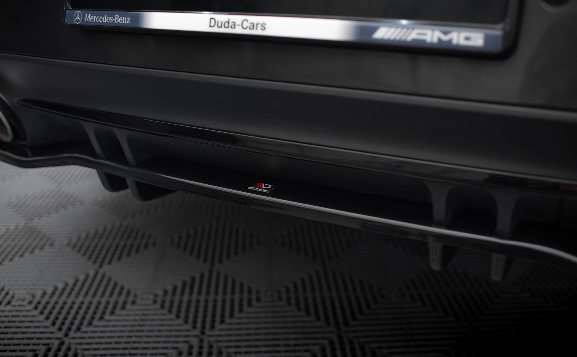 Splitter trasero Mercedes-AMG GT 53 4-Door Coupé X290 (con barras verticales)