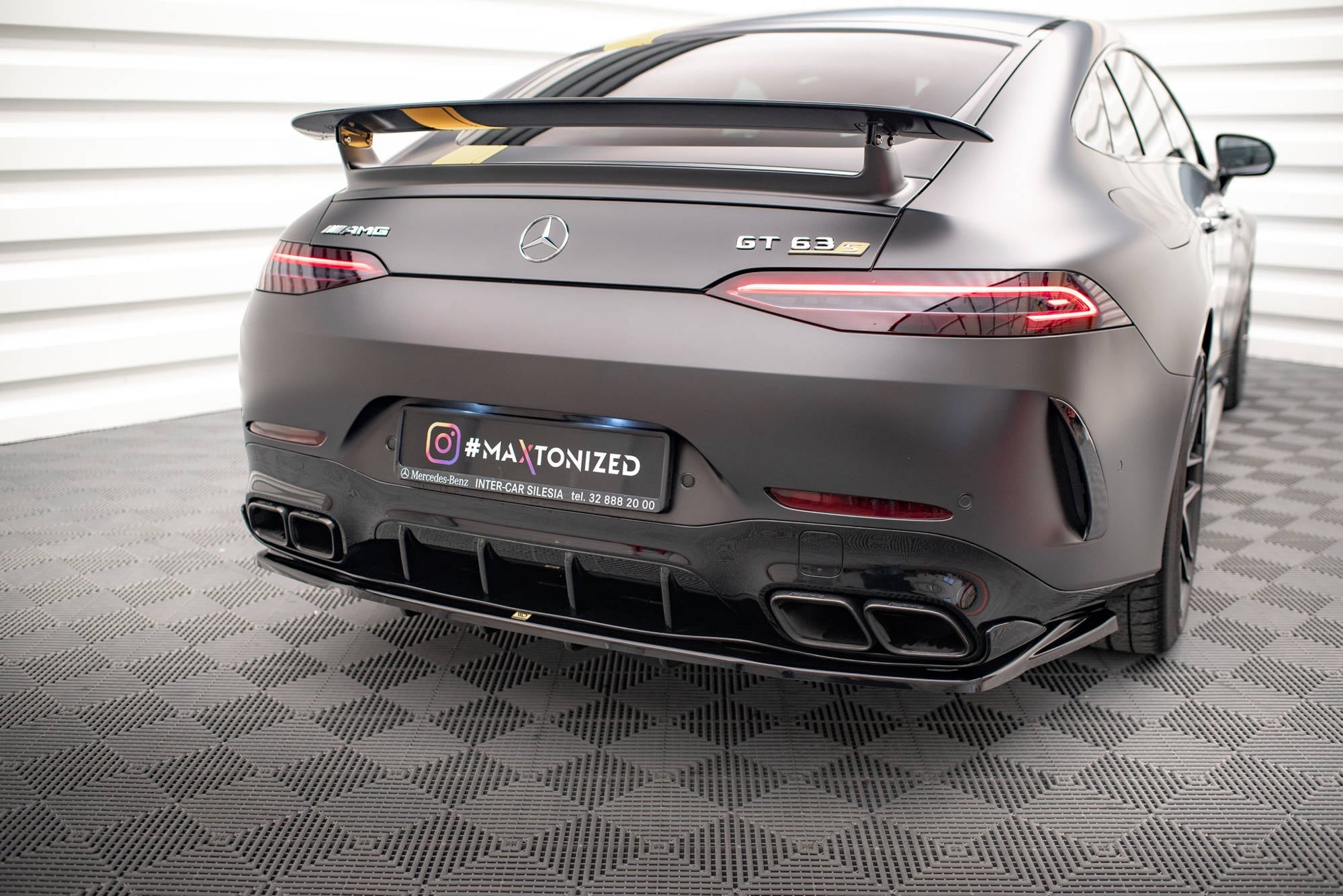 Splitter trasero Mercedes-AMG GT 63 S 4 Door Coupé Aero X290 (con barras verticales)