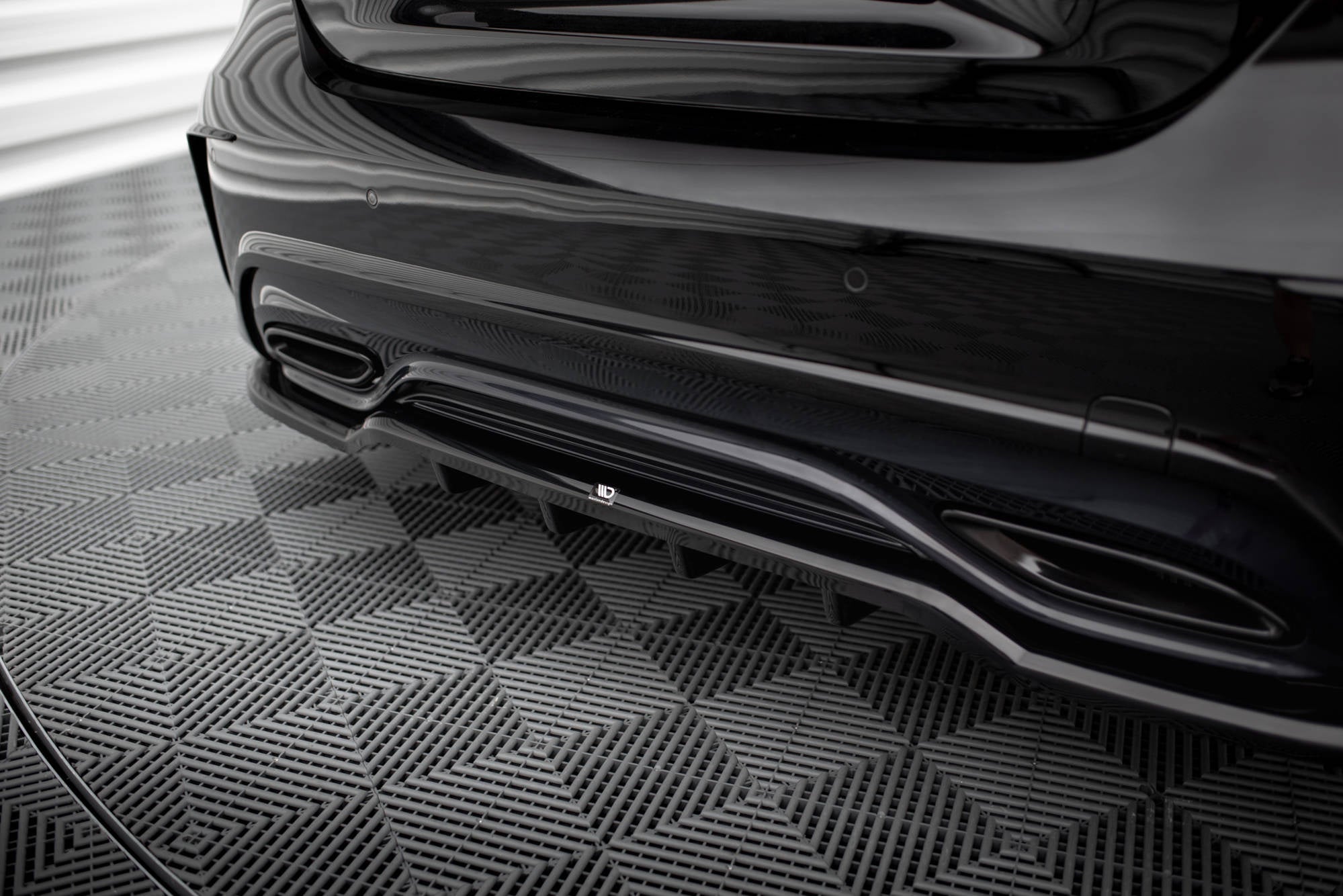 Splitter trasero Mercedes-Benz Clase A AMG-Line W176 Facelift (con barras verticales)