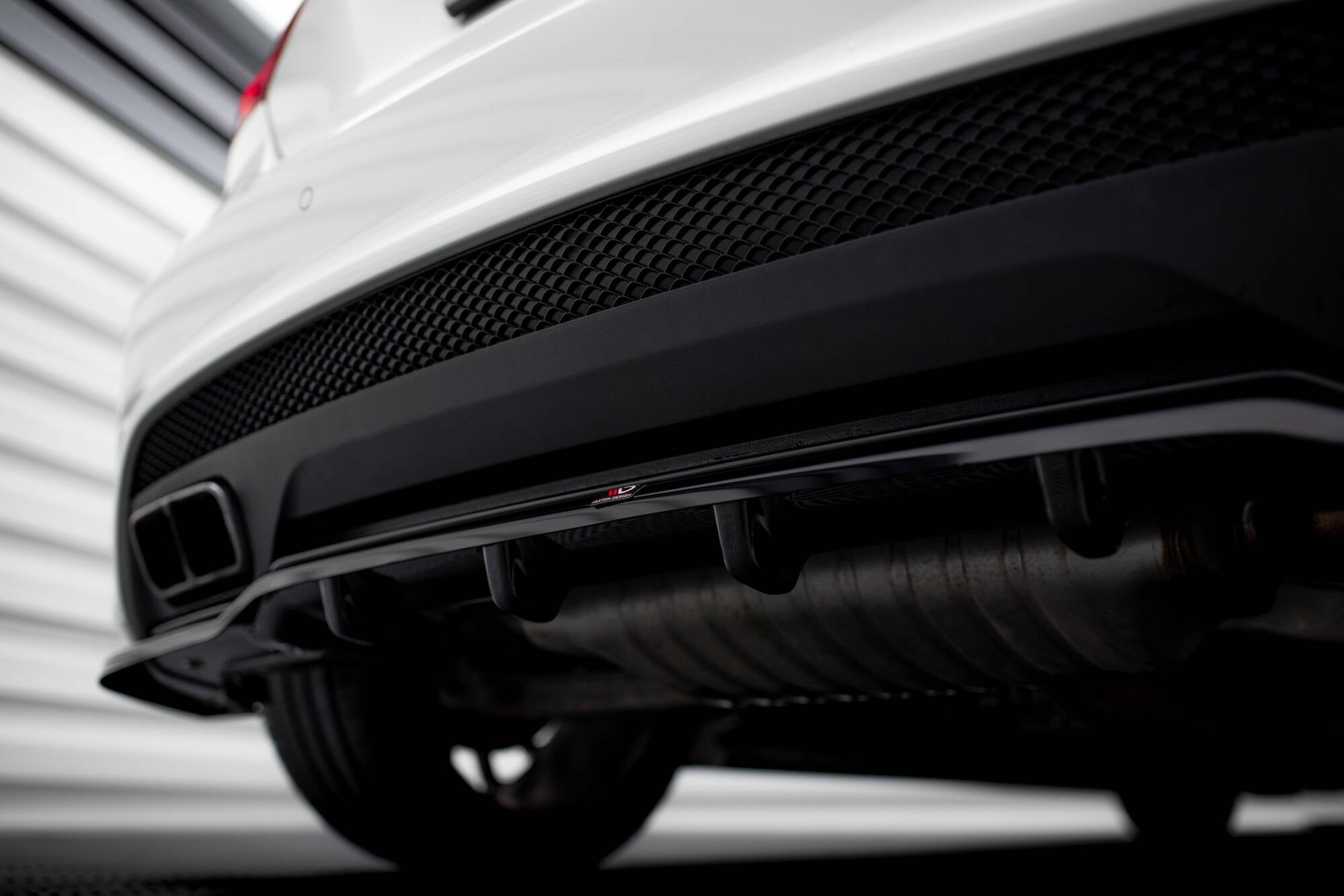 Splitter trasero Mercedes-Benz Clase A A45 AMG W176 (con barras verticales)
