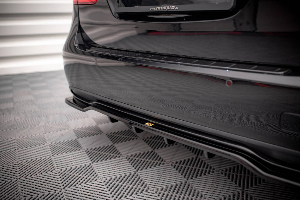 Splitter trasero Mercedes-Benz Clase B W246 Facelift (con barras verticales)