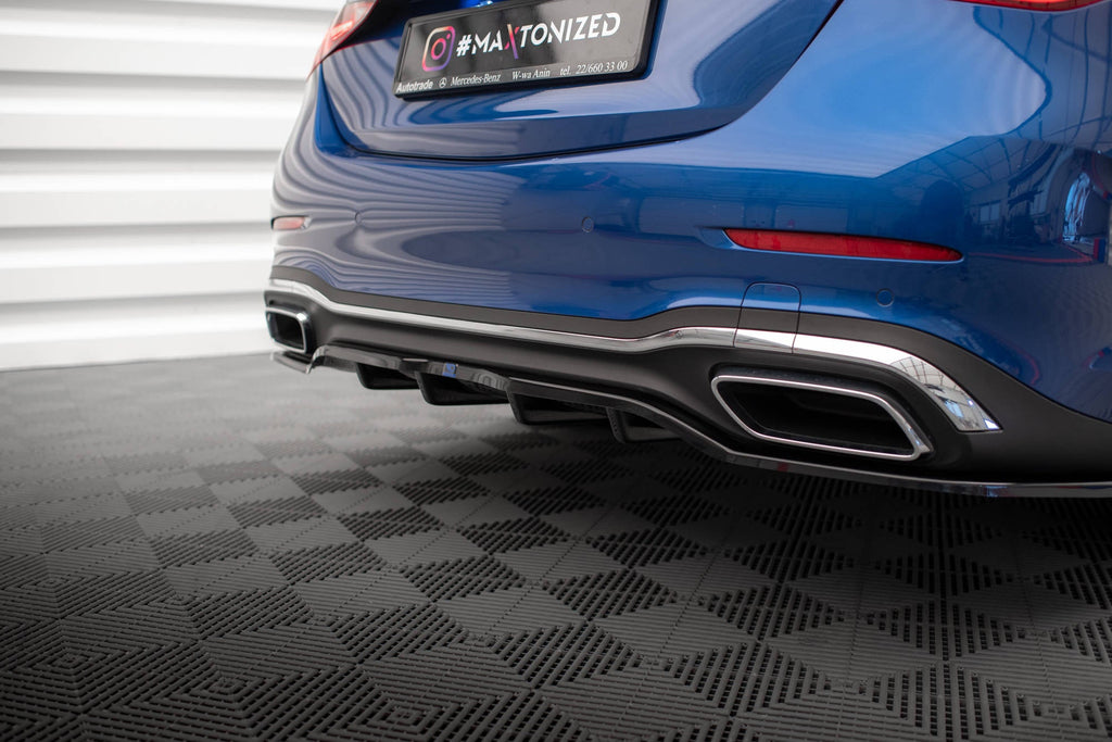 Splitter trasero Mercedes-Benz Clase C AMG-Line W206 (con barras verticales)