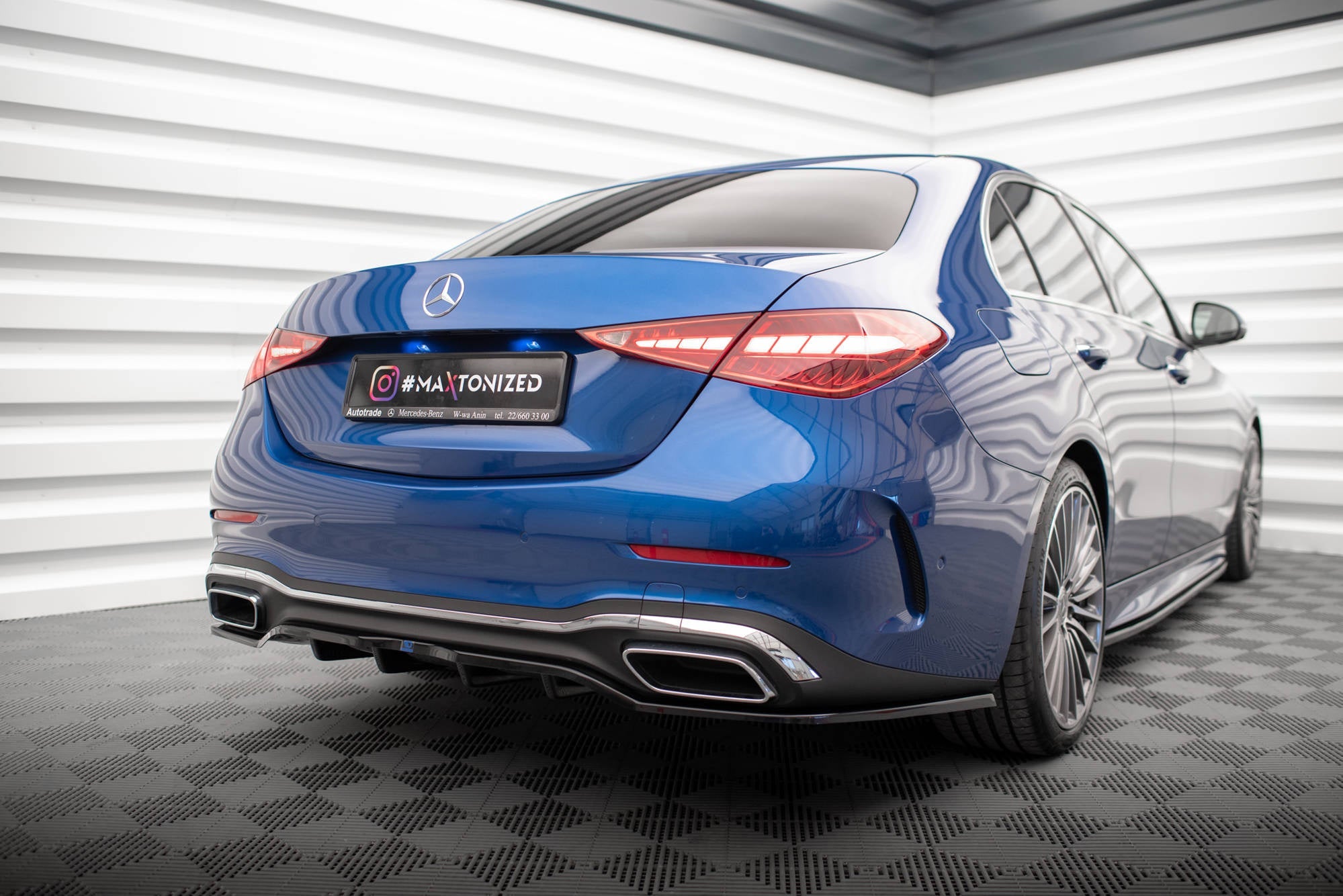 Splitter trasero Mercedes-Benz Clase C AMG-Line W206 (con barras verticales)
