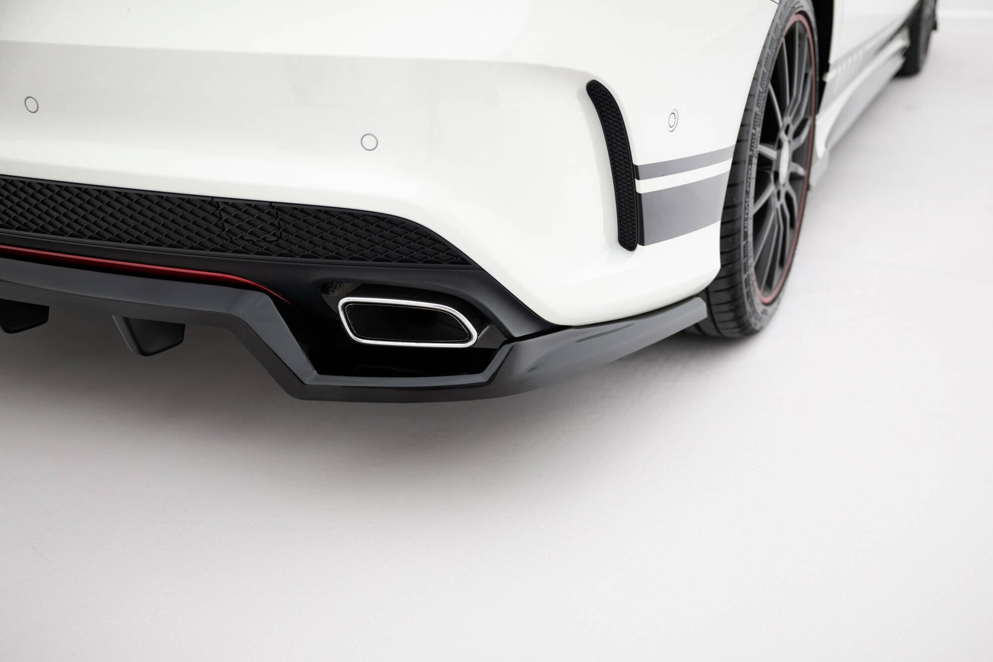 Splitter trasero Mercedes-Benz CLA AMG-Line C117 (con barras verticales)