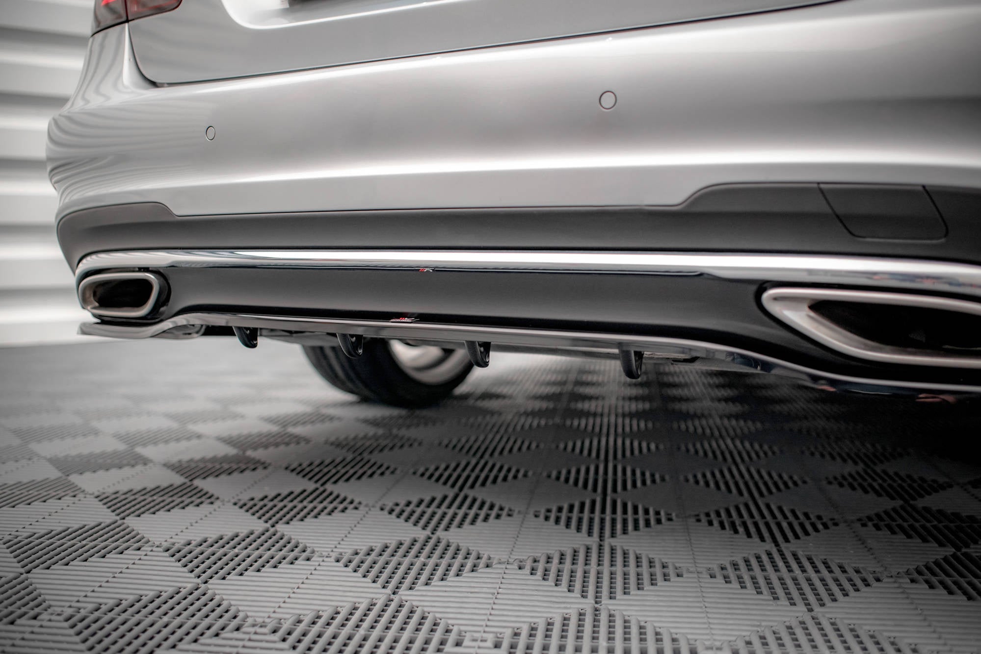 Splitter trasero Mercedes-Benz Clase E AMG-Line Berlina W212 Facelift (con barras verticales)