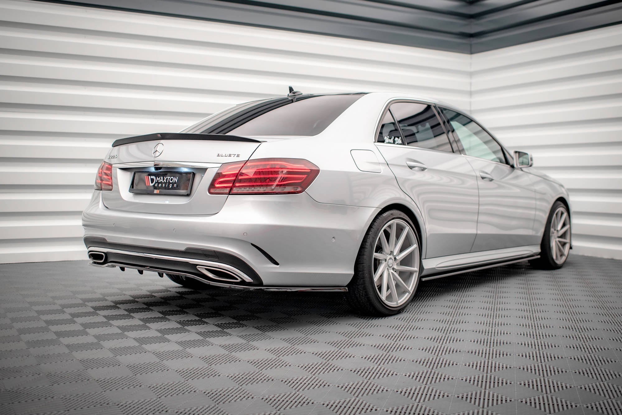 Splitter trasero Mercedes-Benz Clase E AMG-Line Berlina W212 Facelift (con barras verticales)