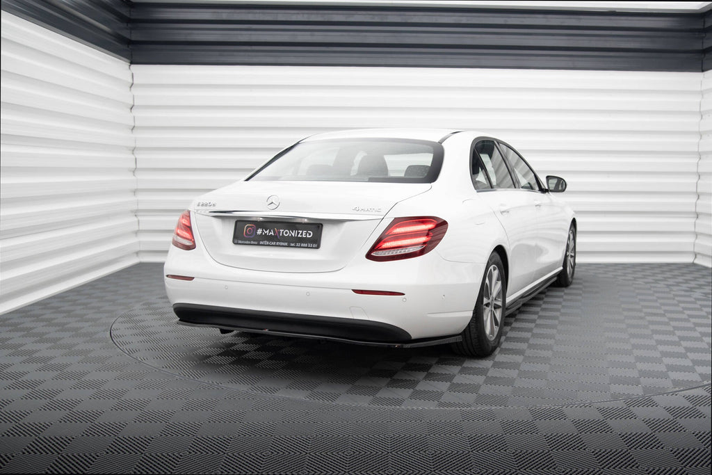 Splitter trasero Mercedes-Benz Clase E W213 (con barras verticales)