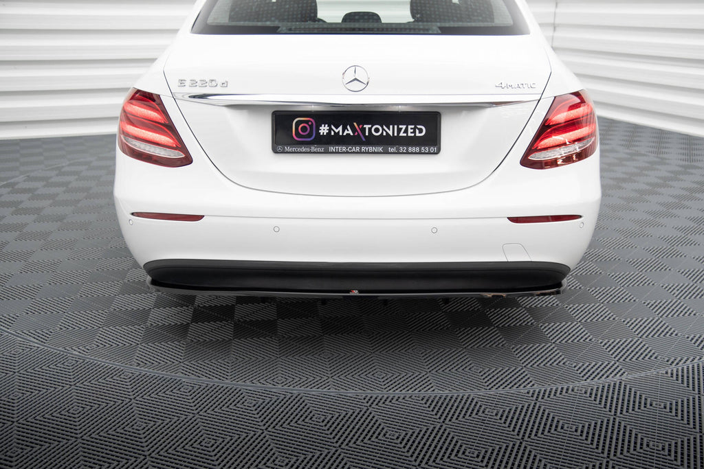 Splitter trasero Mercedes-Benz Clase E W213 (con barras verticales)
