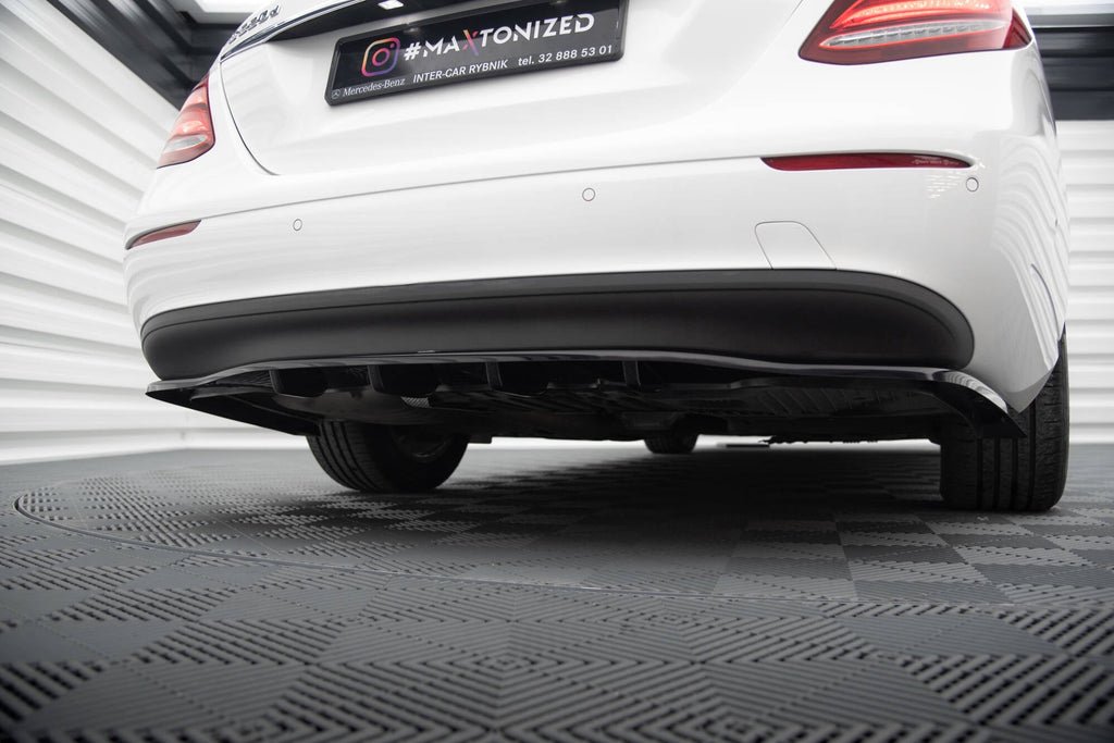 Splitter trasero Mercedes-Benz Clase E W213 (con barras verticales)