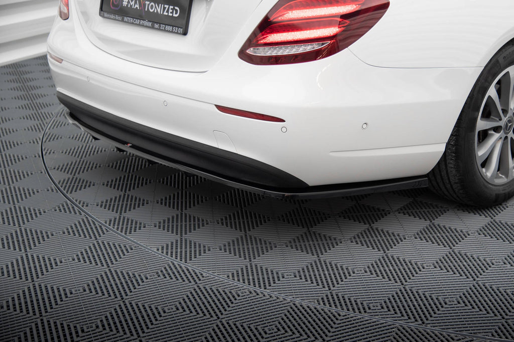 Splitter trasero Mercedes-Benz Clase E W213 (con barras verticales)