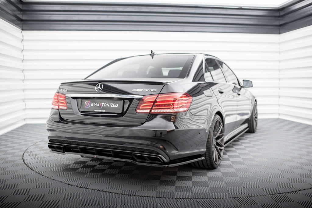 Splitter trasero Mercedes-Benz Clase E63 AMG Berlina W212 Facelift (con barras verticales)