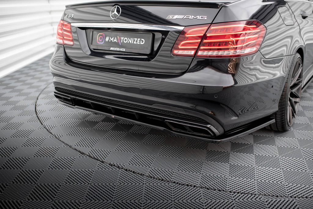 Splitter trasero Mercedes-Benz Clase E63 AMG Berlina W212 Facelift (con barras verticales)