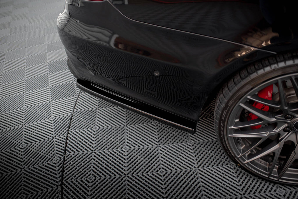 Splitter trasero Mercedes-Benz Clase E63 AMG Berlina W212 Facelift (con barras verticales)