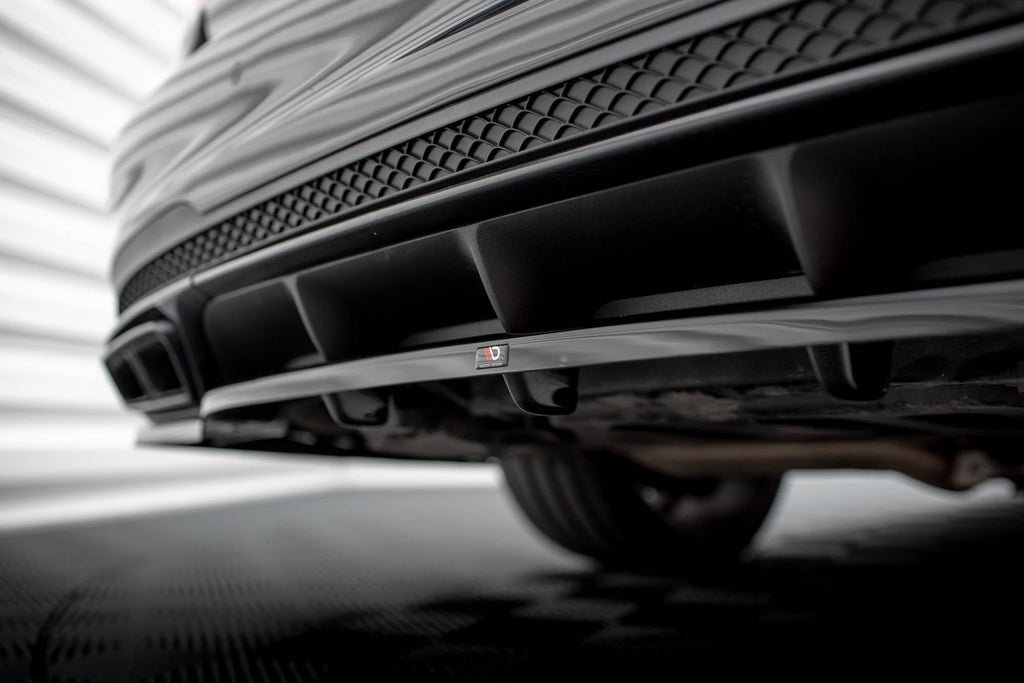 Splitter trasero Mercedes-Benz Clase E63 AMG Berlina W212 Facelift (con barras verticales)
