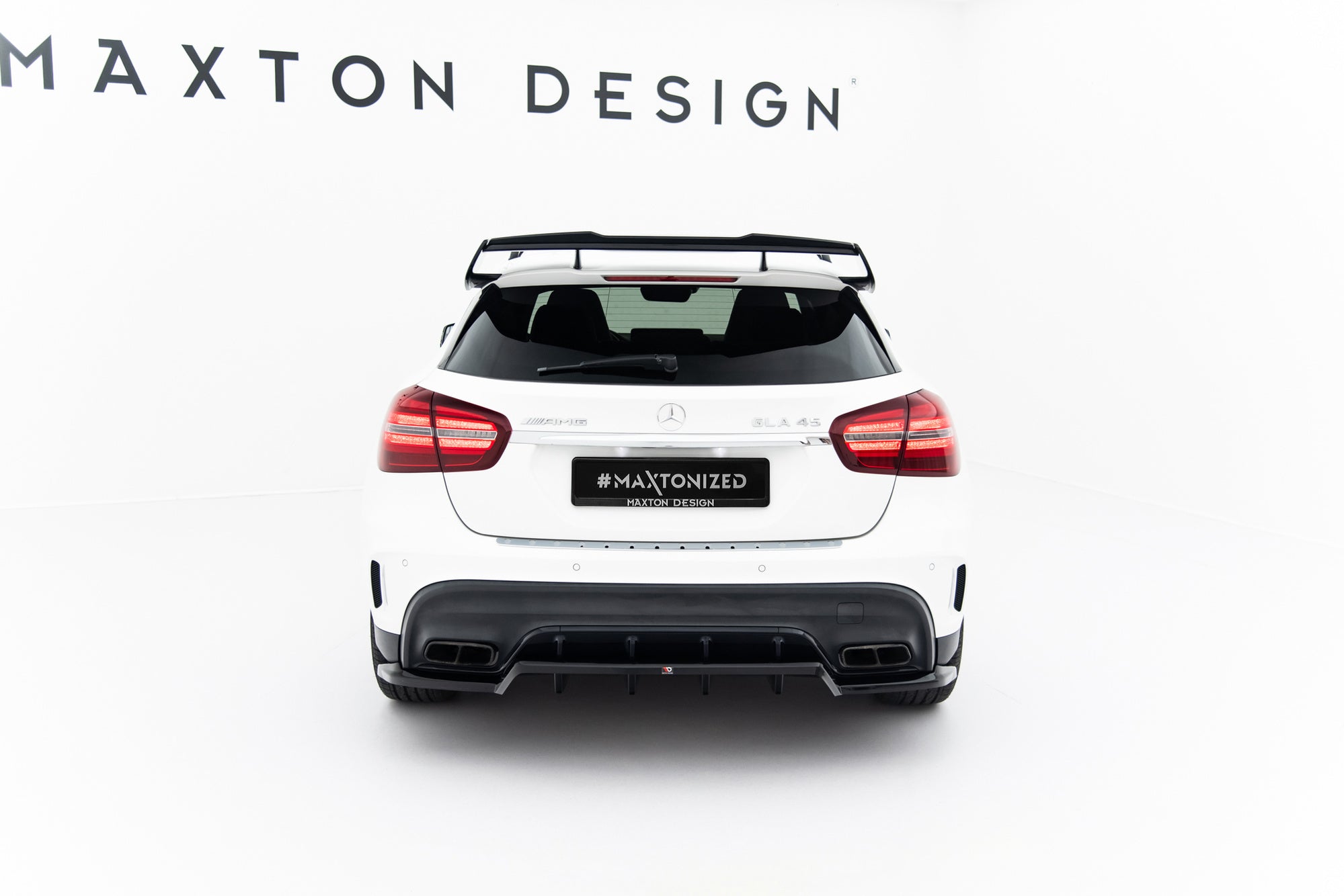 Splitter trasero Mercedes-Benz GLA 45 AMG X156 Facelift (con barras verticales)