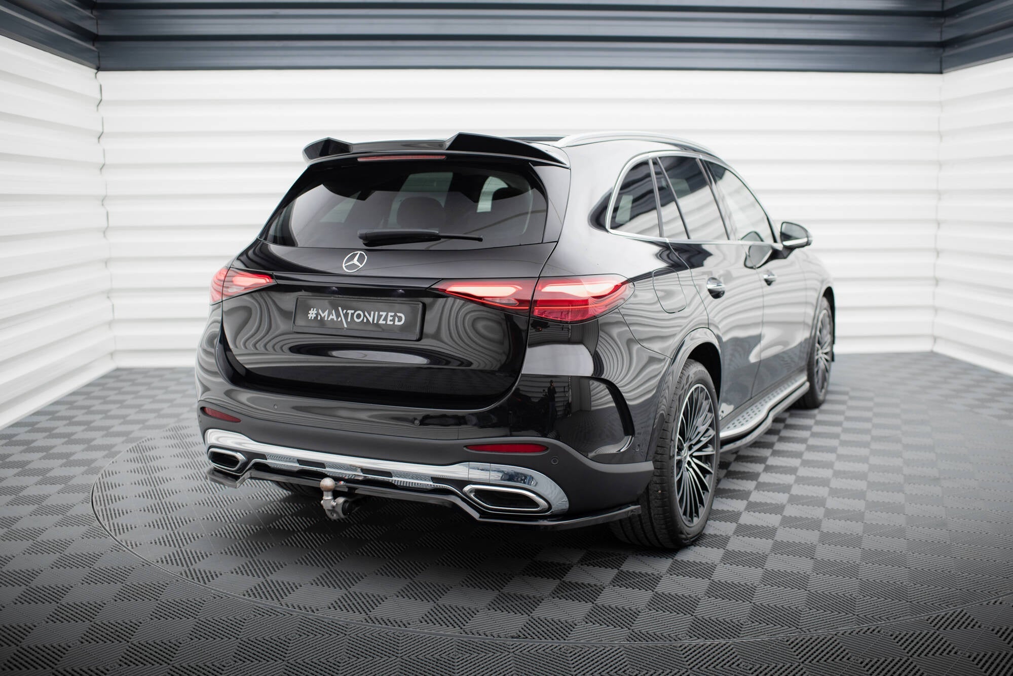 Splitter trasero Mercedes-Benz GLC AMG-Line X254 (con barras verticales)
