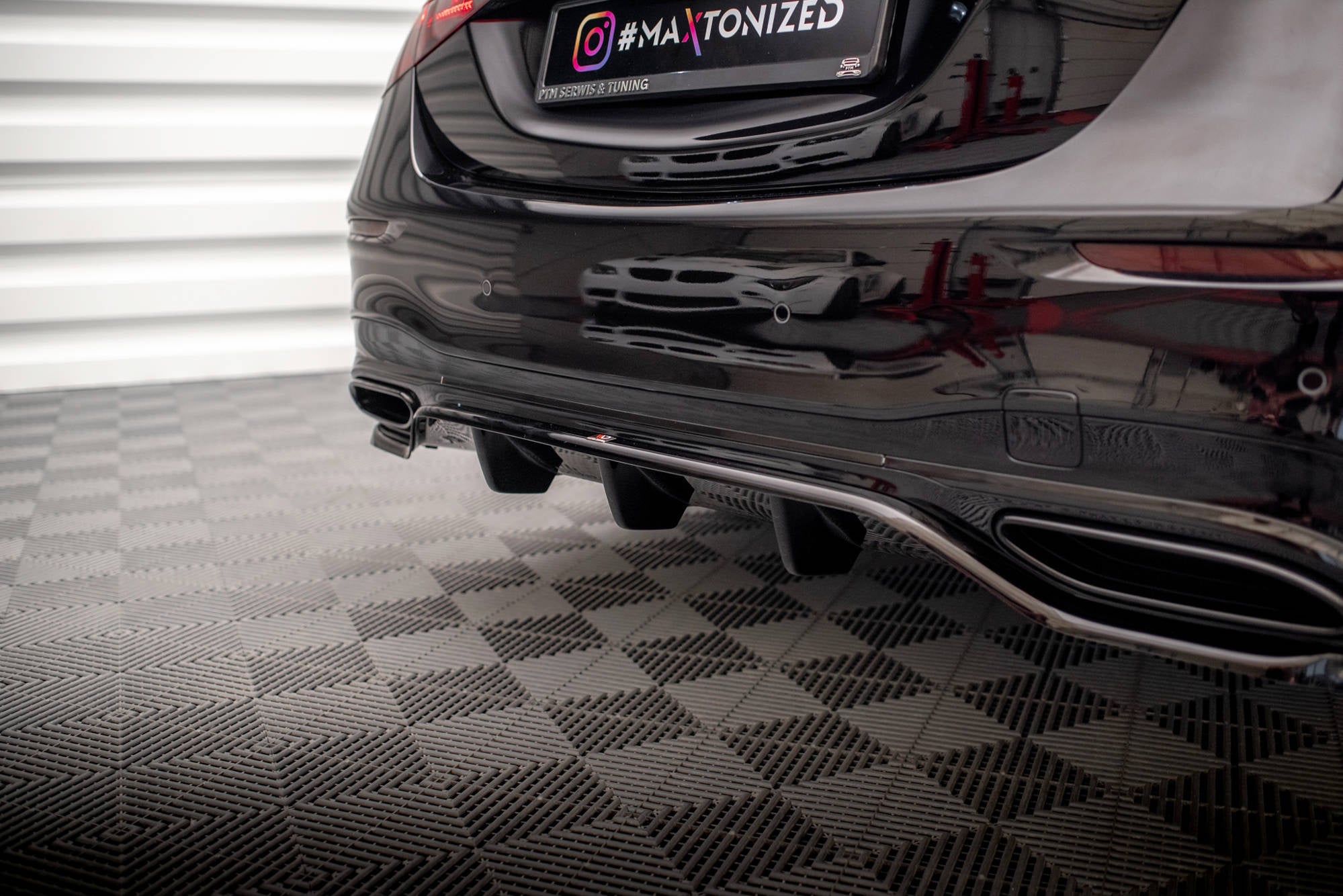 Splitter trasero Mercedes-Benz Clase S AMG-Line W223 (con barras verticales)