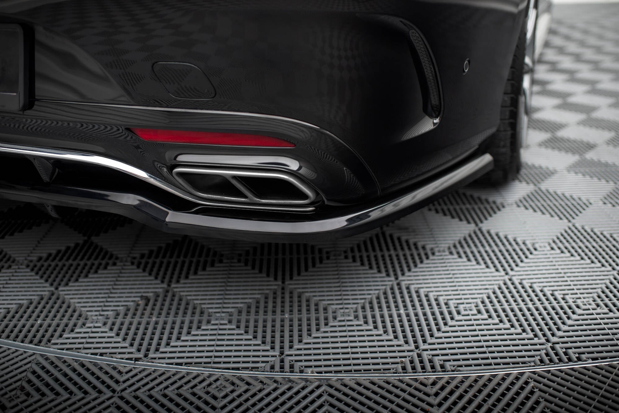 Splitter trasero Mercedes-Benz S Coupé AMG-Line C217 Facelift (con barras verticales)