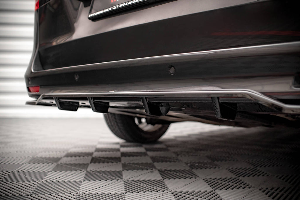 Splitter trasero Mercedes-Benz V-Class AMG-Line W447 Facelift (con barras verticales)