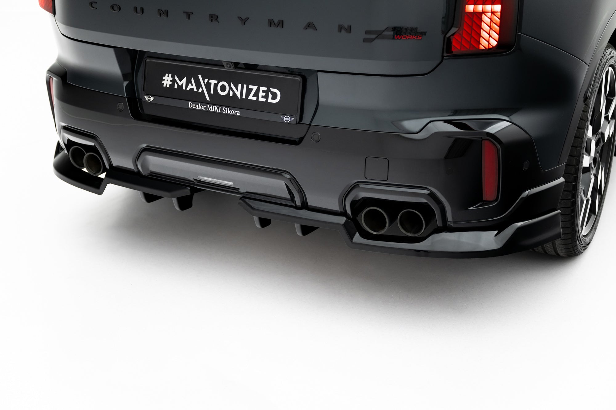 Splitter trasero Mini Countryman JCW U25 (con barras verticales)
