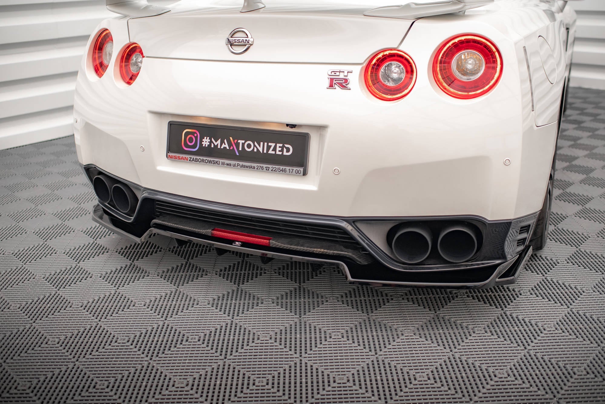 Splitter trasero Nissan GT-R R35 Facelift (con barras verticales)