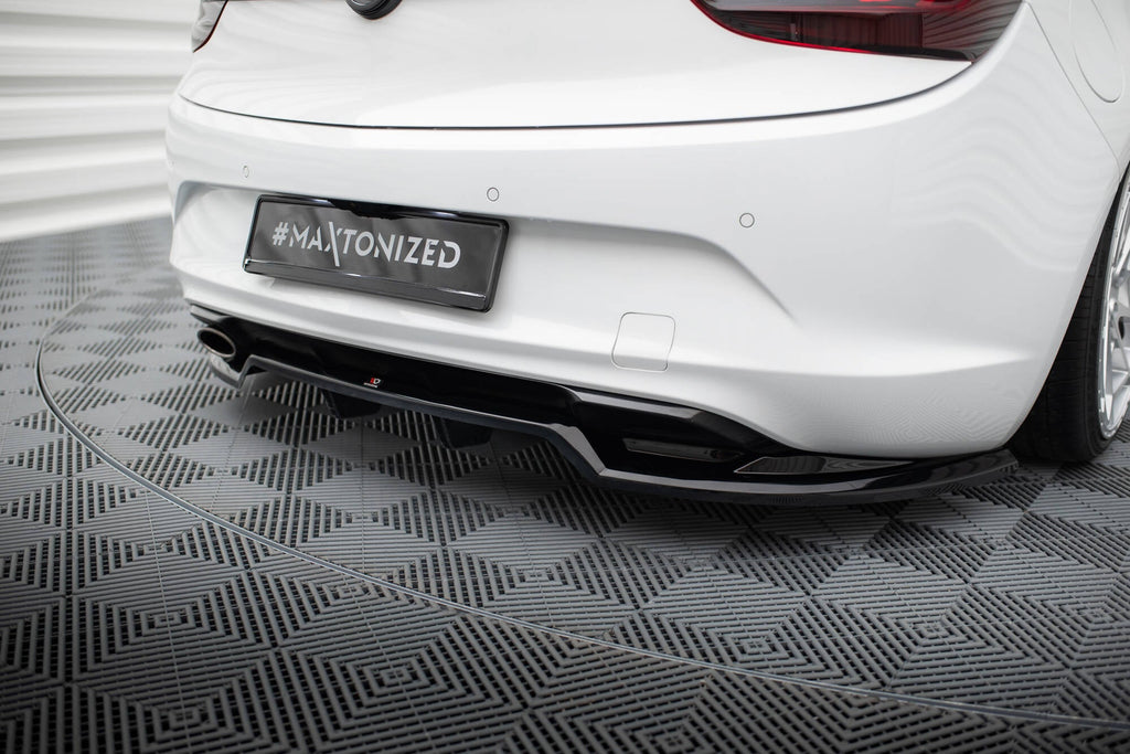 Splitter trasero Opel Cascada (con barras verticales)