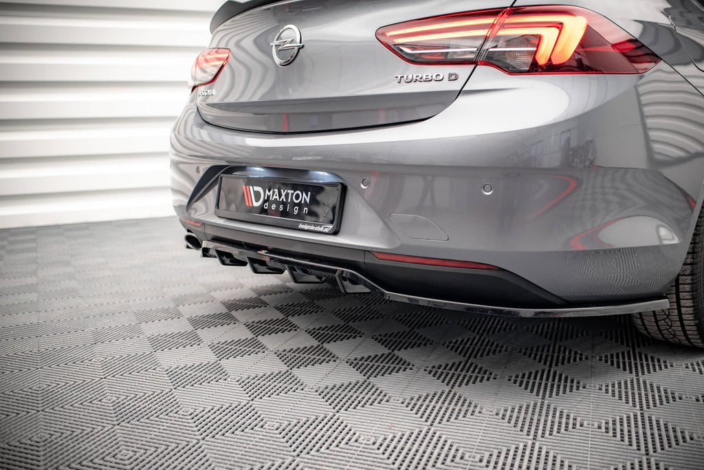 Splitter trasero Opel Insignia Mk2 (con barras verticales)