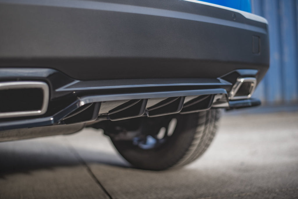 Splitter trasero Peugeot 2008 Mk2 (con barras verticales)