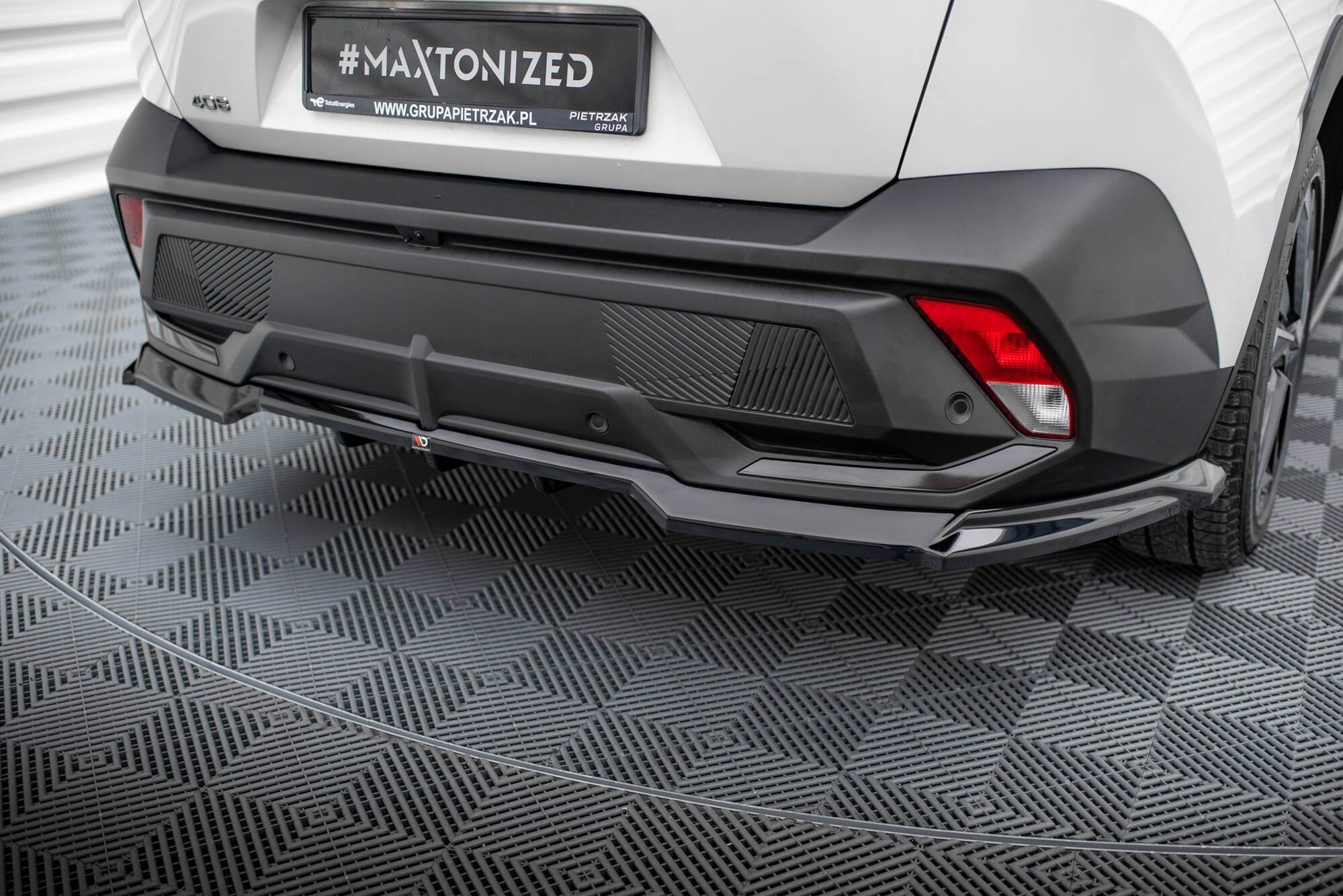 Splitter trasero Peugeot 408 Mk1 (con barras verticales)