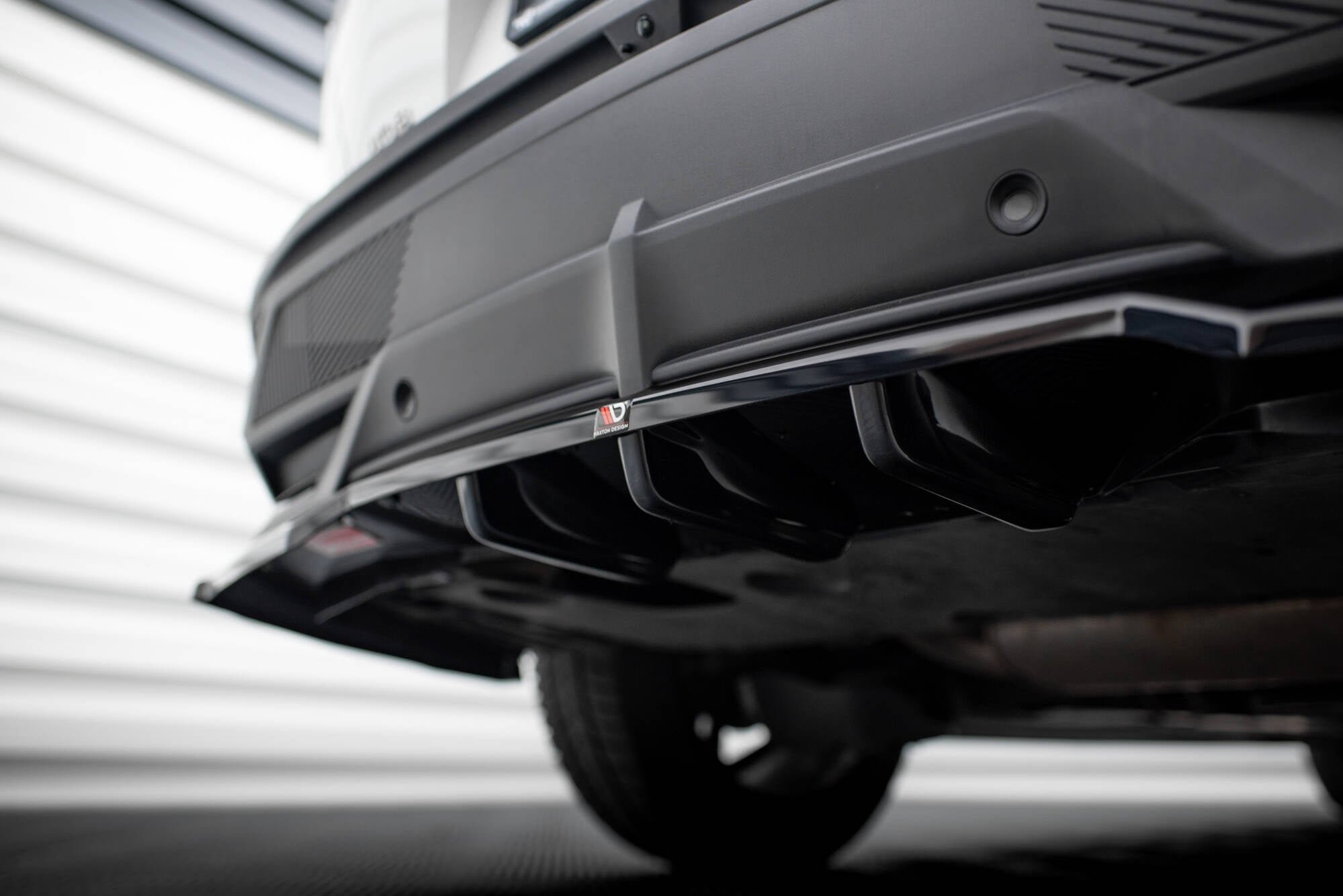 Splitter trasero Peugeot 408 Mk1 (con barras verticales)