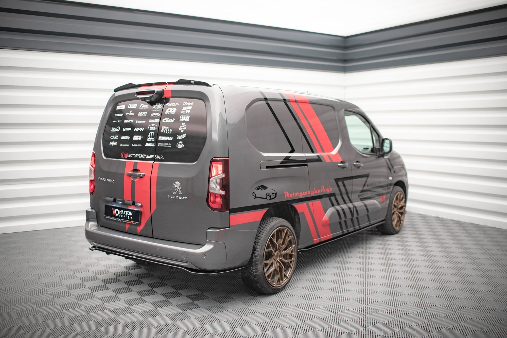 Splitter trasero Peugeot Partner Long Mk3 (con barras verticales)