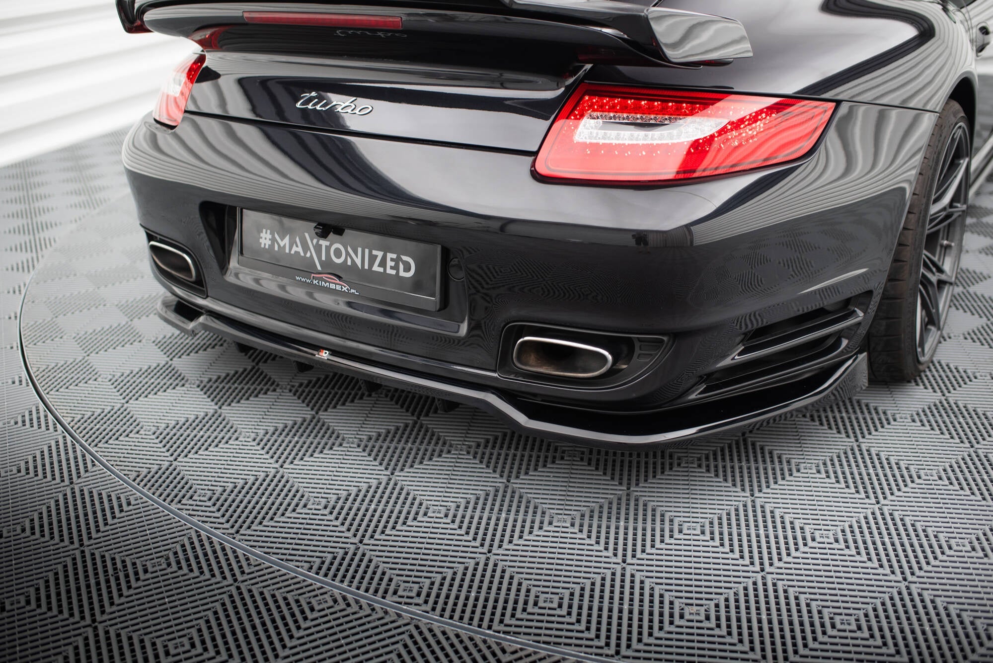 Splitter trasero Porsche 911 Turbo 997 (con barras verticales)