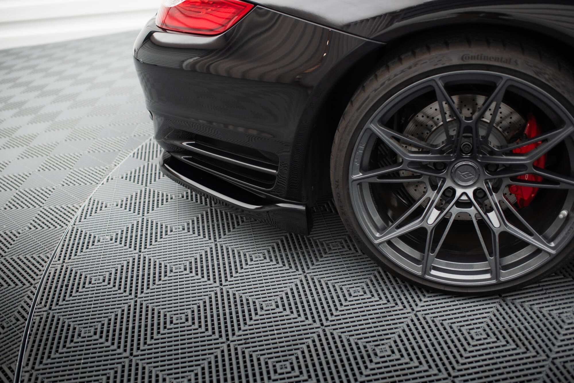 Splitter trasero Porsche 911 Turbo 997 (con barras verticales)