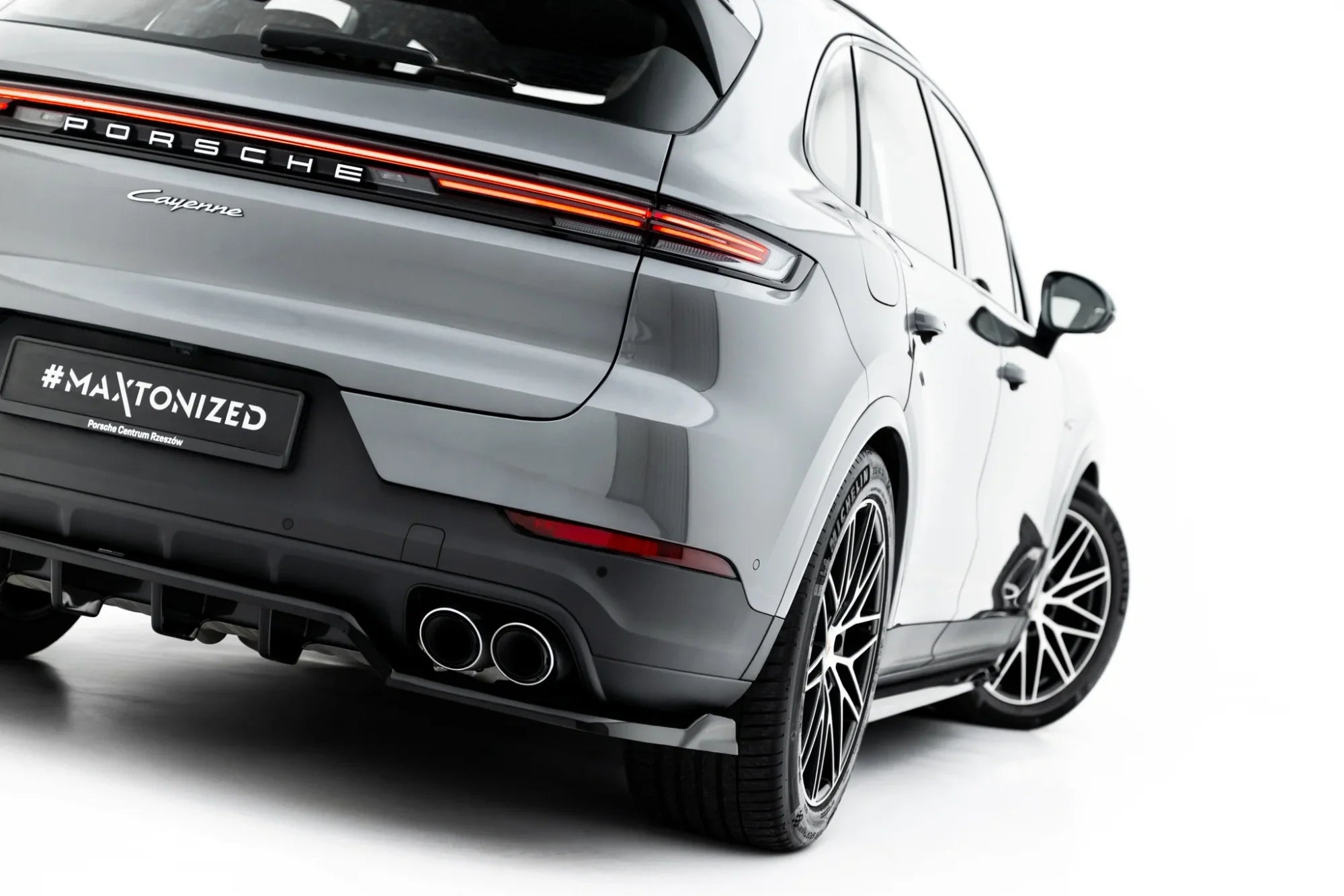 Splitter trasero Porsche Cayenne SUV Coupé Mk3 Facelift (con barras verticales)