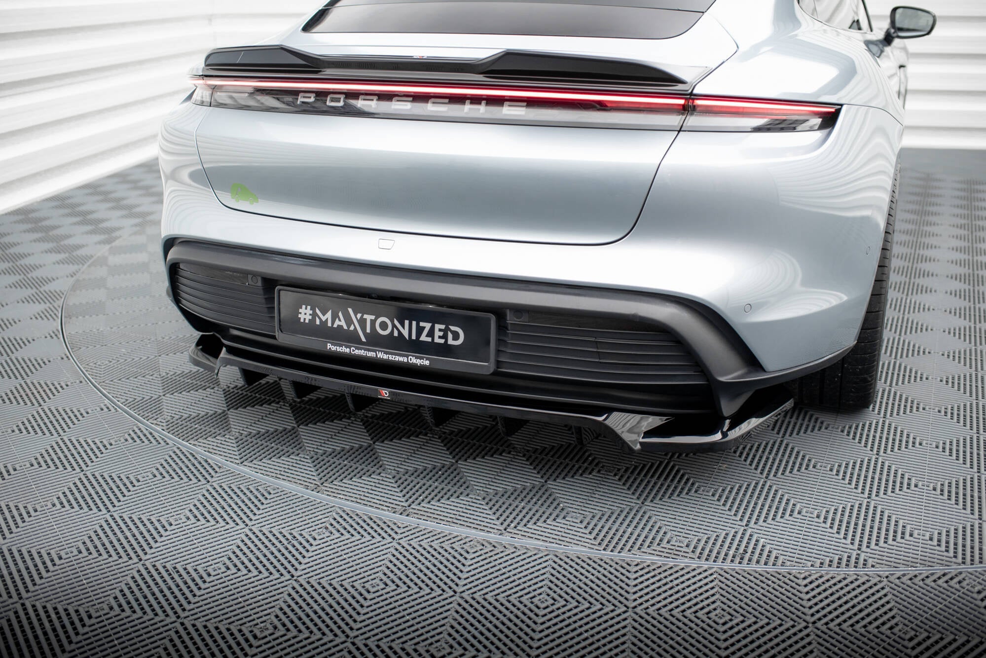 Splitter trasero Porsche Taycan, Taycan 4, Taycan 4S, Taycan GTS Mk1 (con barras verticales)
