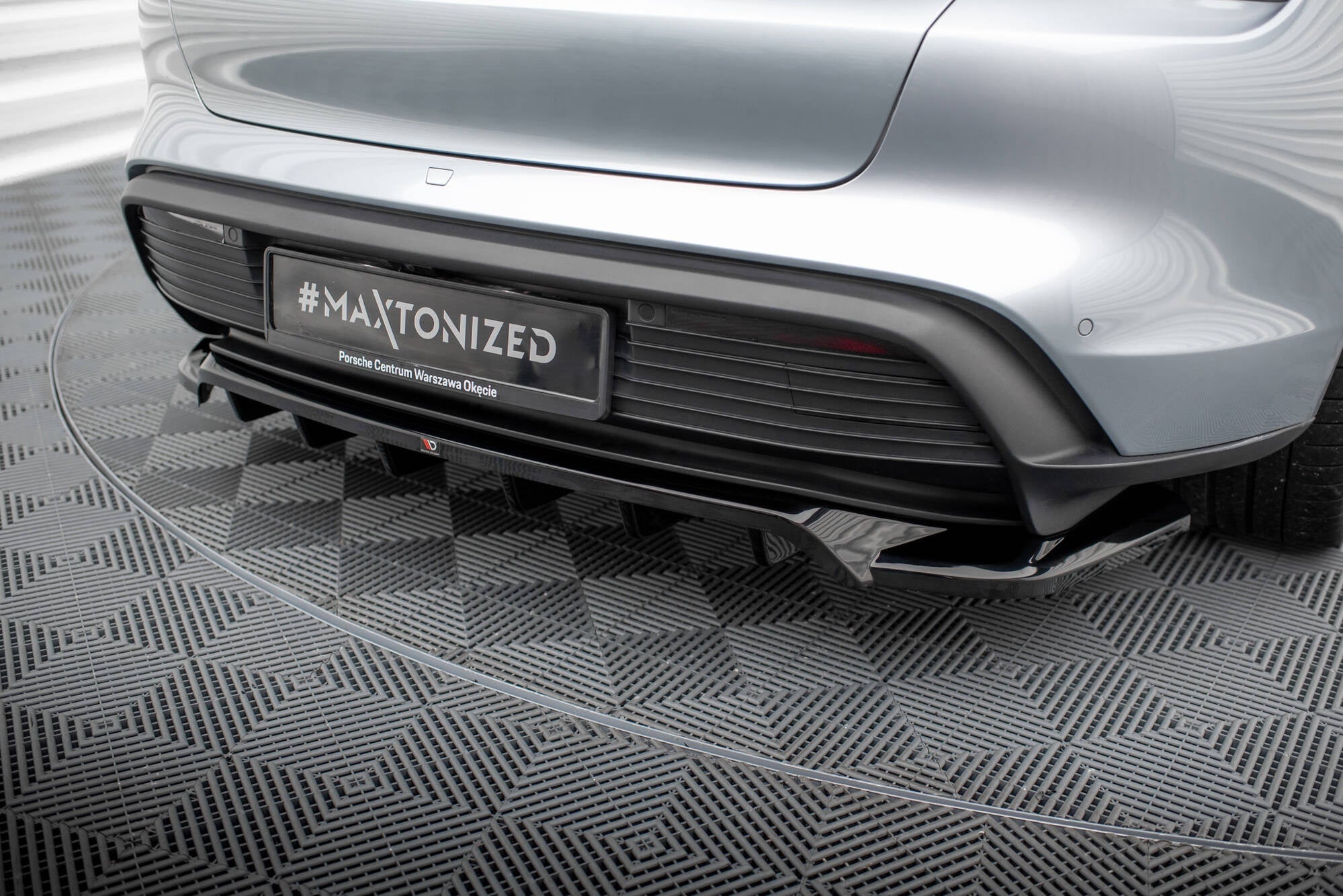 Splitter trasero Porsche Taycan, Taycan 4, Taycan 4S, Taycan GTS Mk1 (con barras verticales)