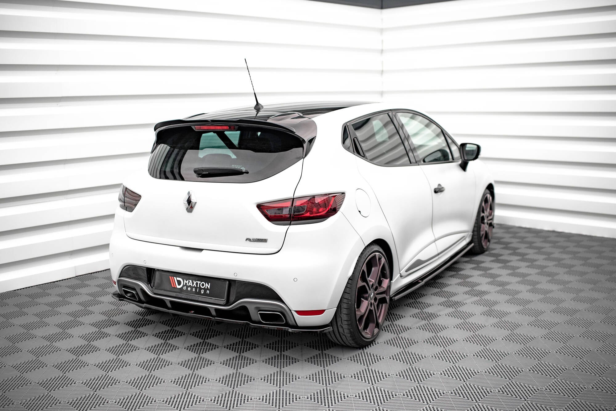Splitter trasero Renault Clio RS Mk4 (con barras verticales)