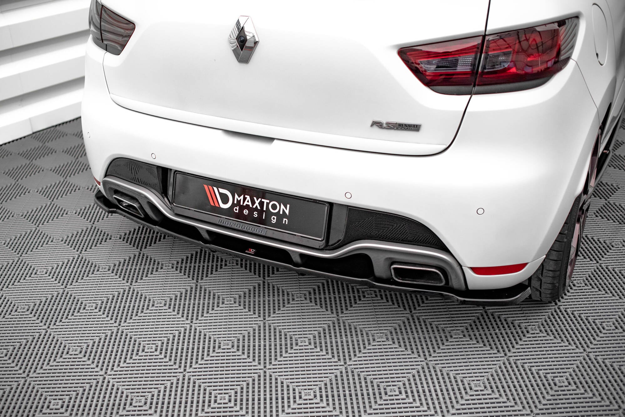 Splitter trasero Renault Clio RS Mk4 (con barras verticales)
