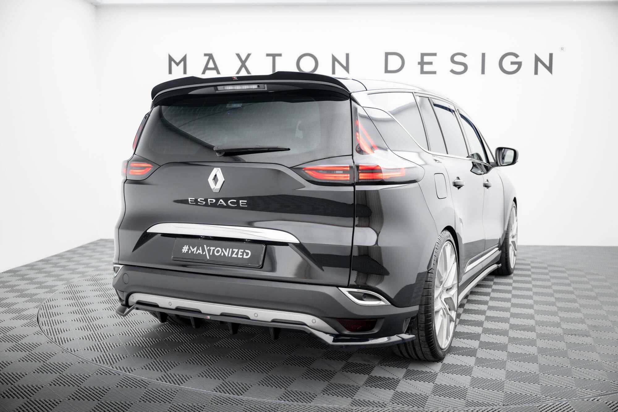 Splitter trasero Renault Espace Mk5 (con barras verticales)