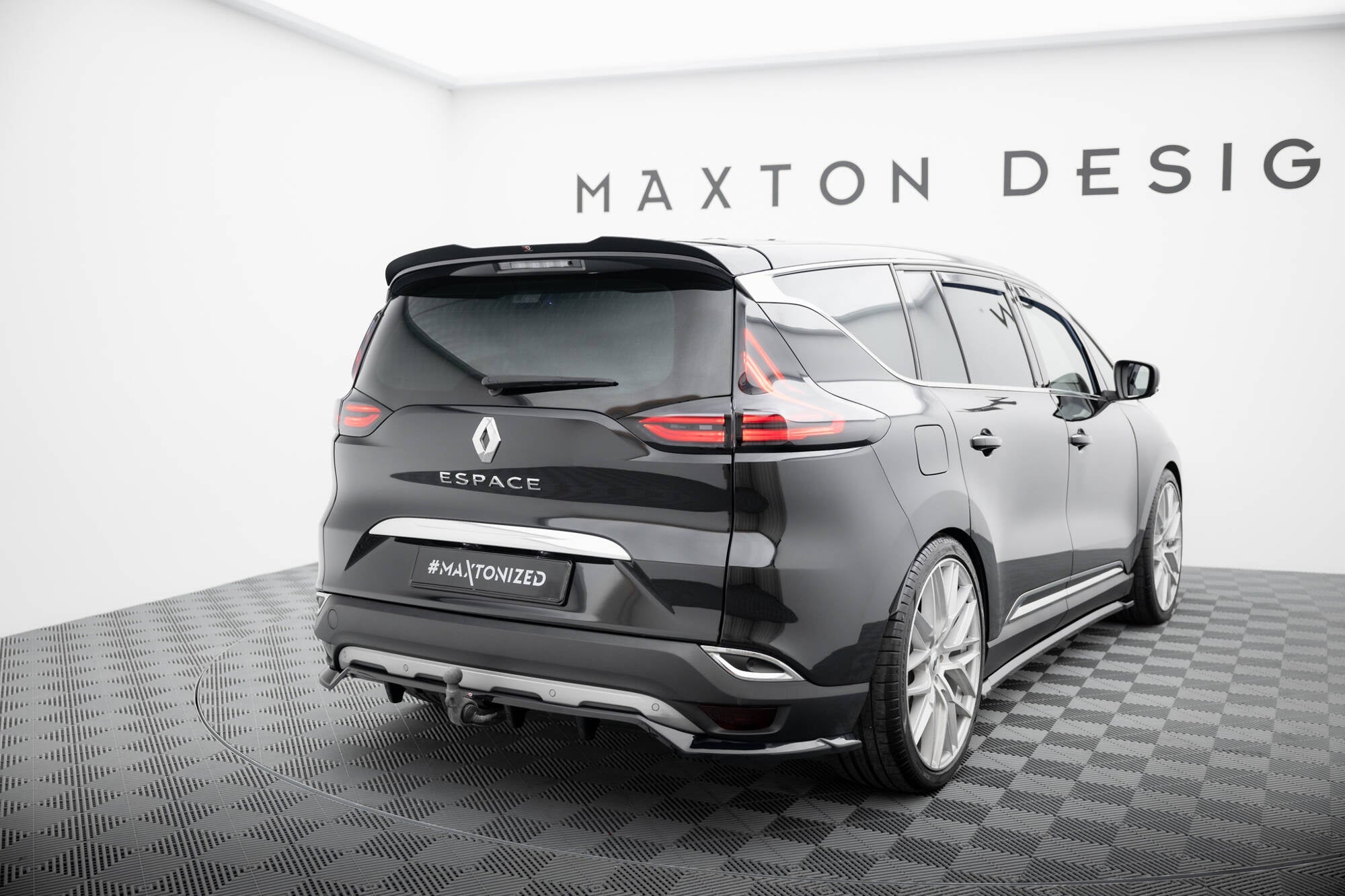 Splitter trasero Renault Espace Mk5 (con barras verticales)
