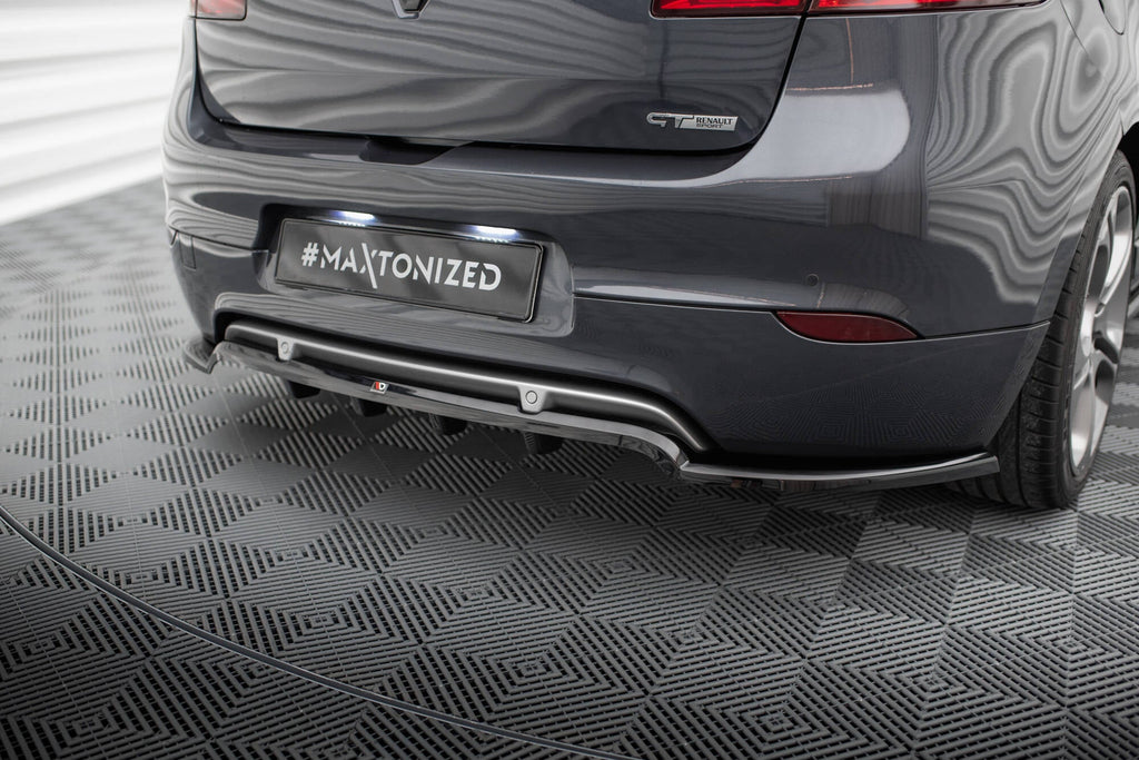 Splitter trasero Renault Mégane GT Mk3 Facelift (con barras verticales)