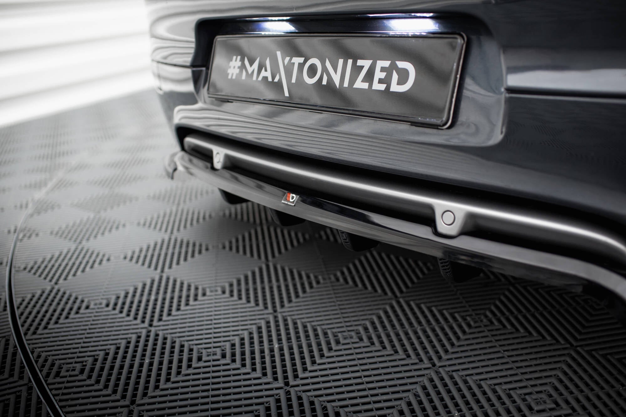 Splitter trasero Renault Mégane GT Mk3 Facelift (con barras verticales)