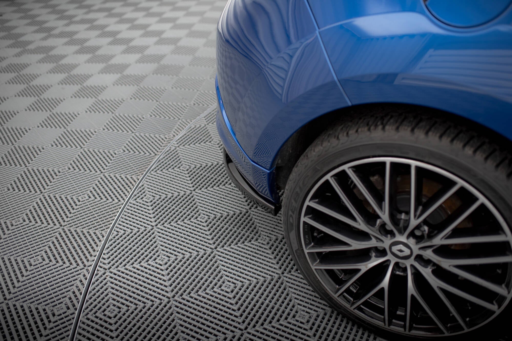 Splitter trasero Renault Megane RS Mk3 (con barras verticales)
